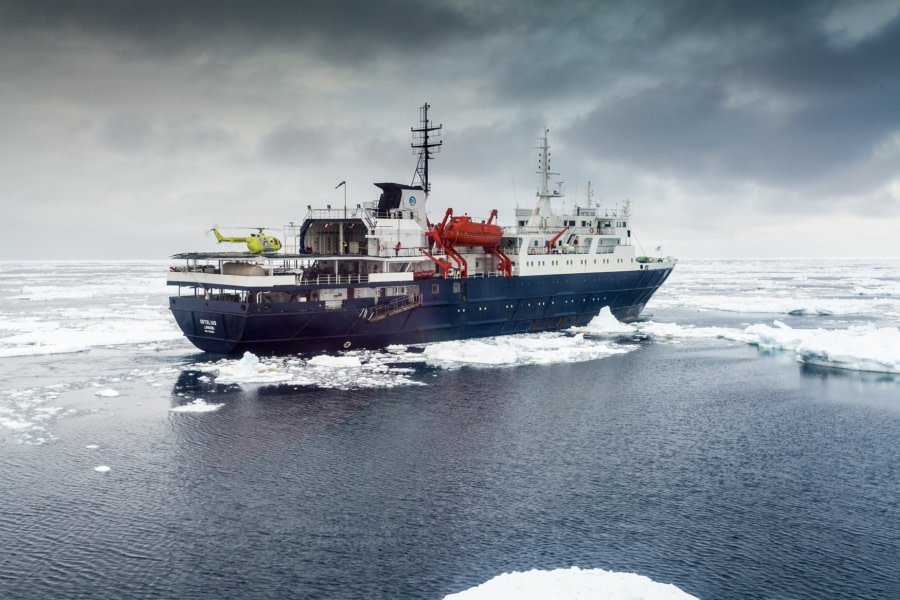 南极半岛+穿越南极圈14天深度南极游 奥特里斯号